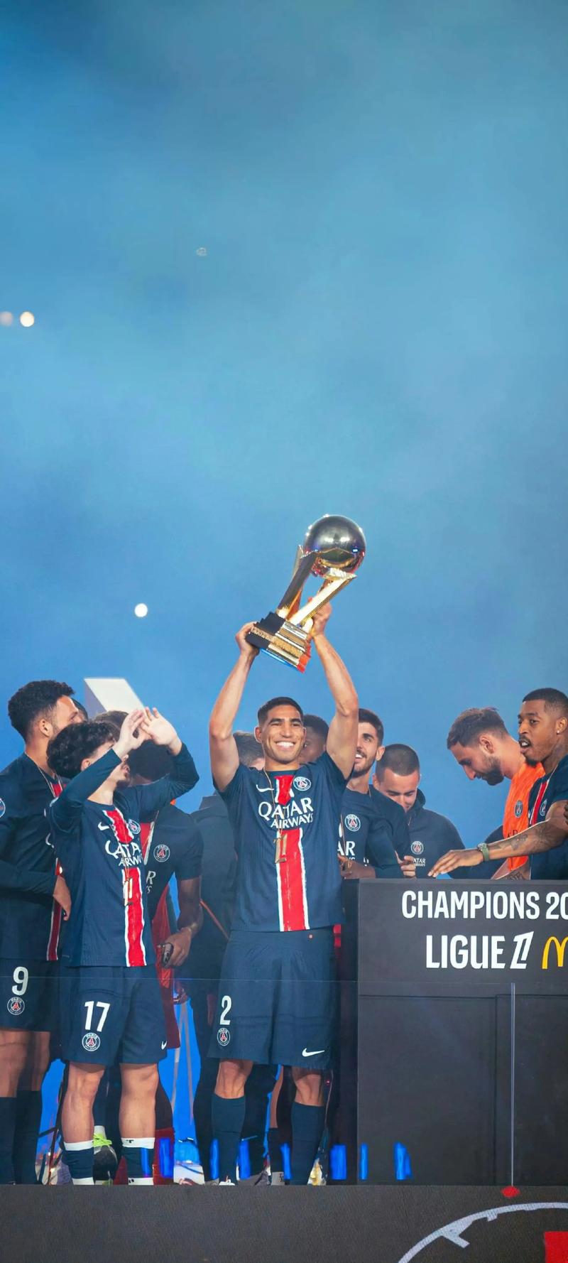 北京国安在2025年足协杯夺冠，五冠登顶，与上海海港同获亚冠资格，但亚冠表现惨淡，中超差距明显。