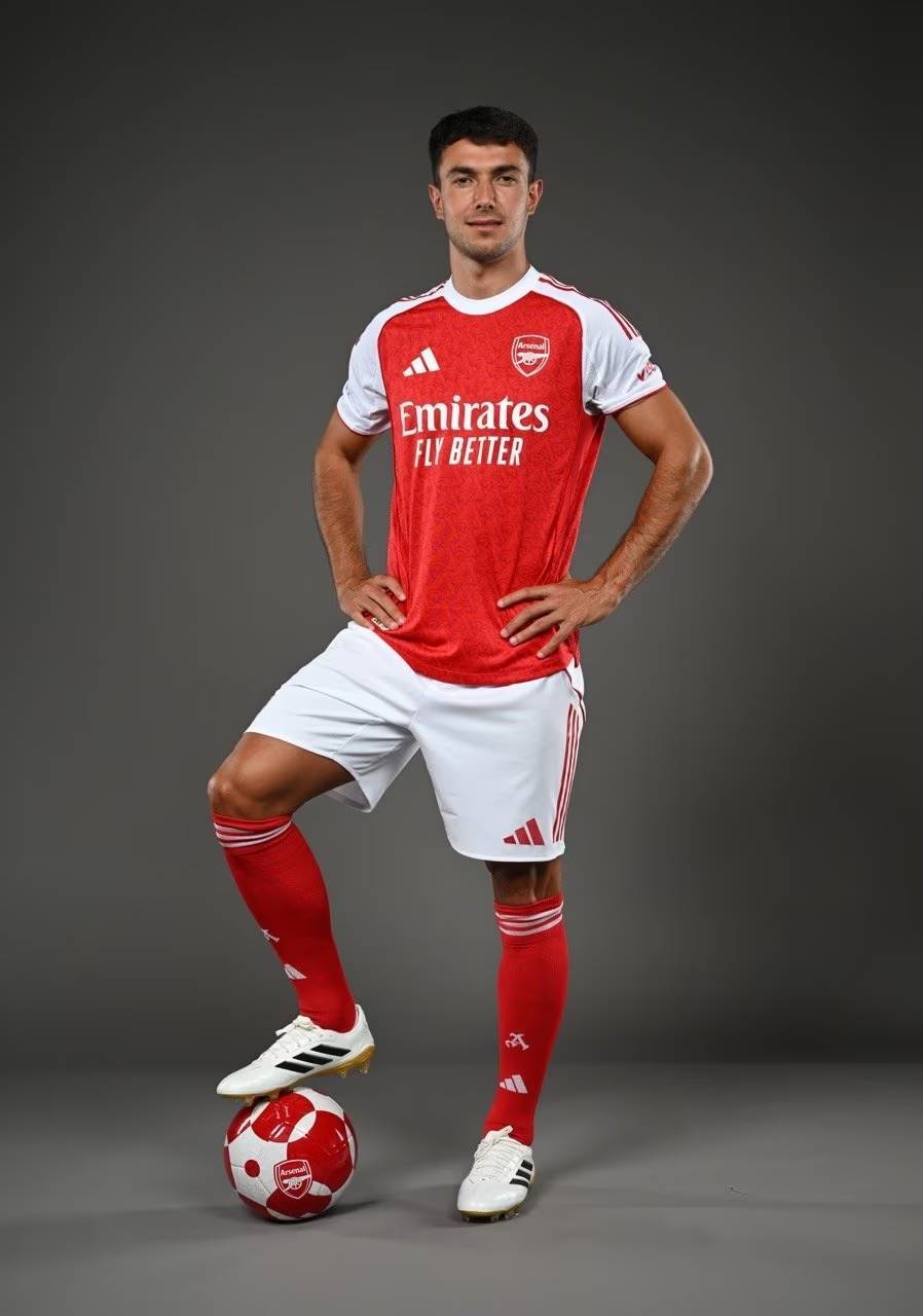 皇马本泽马梅开二度助球队取胜