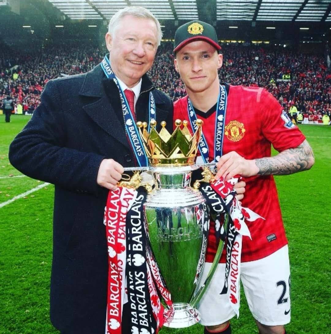 国脚关键头球助球队赢下比赛