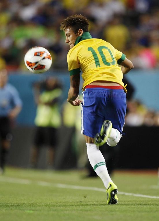 米体：米兰对迈尼昂的年薪报价提高至500万欧，尤文正在关注